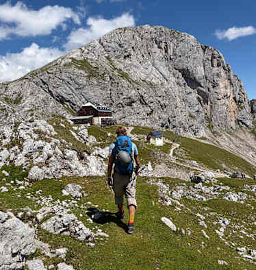 Nach dem langen Grat-Tag sind es nur noch wenige Meter bis zum Guttenberghaus.