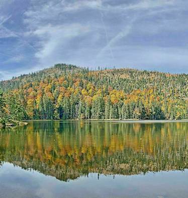 Der Rachelsee im Herbst