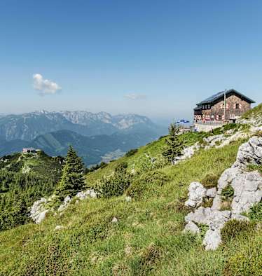 Die Gmundner Hütte am Traunstein hat ab 1. Mai 2024 wieder geöffnet.