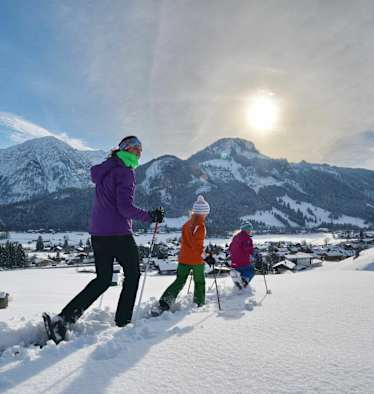 Familienprogramm: Schneeschuhtouren und Iglubau