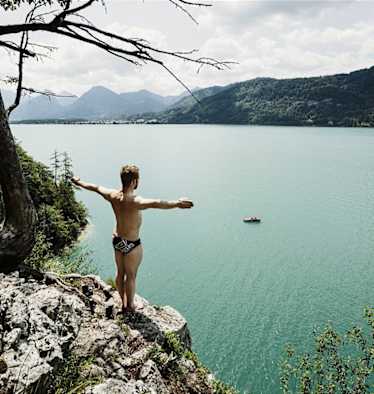 Alain Kohl beim Klippenspringen
