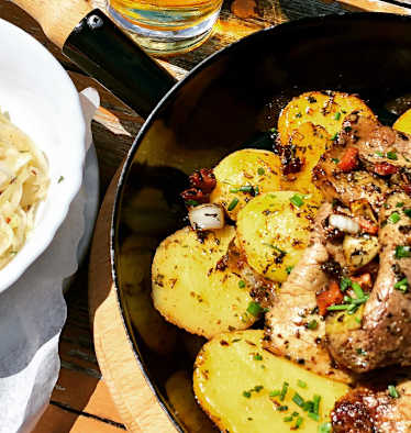 Tiroler Gröstl mit Krautsalat von der Coburger Hütte