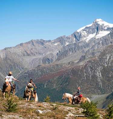 Am Rücken der Pferde ist man dem Himmel im Südtiroler Ahrntal noch ein Stück näher.