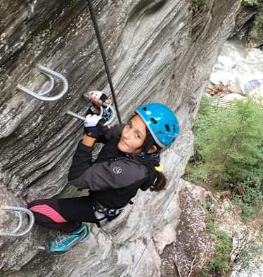 Kind im Klettersteig