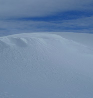 Der Wind formt den Schnee