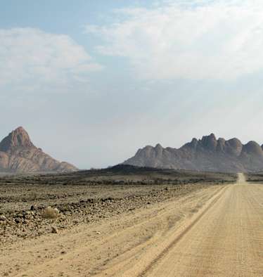 Spitzkoppe (links) und Pontoks (rechts)