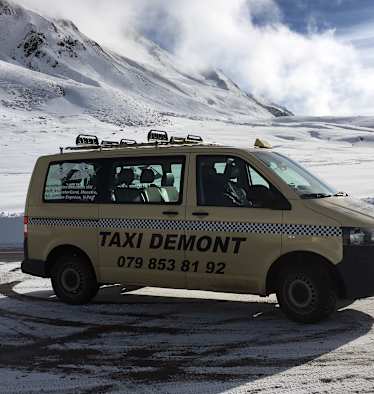 Der Schneetourenbus erschliesst 6 Schweizer Tourengebiete, darunter den Lukmanierpass