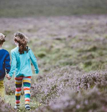 Kinder beim Wandern
