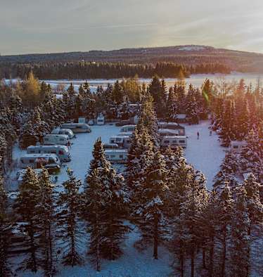 bergwelten-wintercamping-in-deutschland-camping-galgenteich