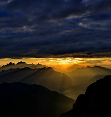 Lichtspiele über den Dolomiten in Südtirol