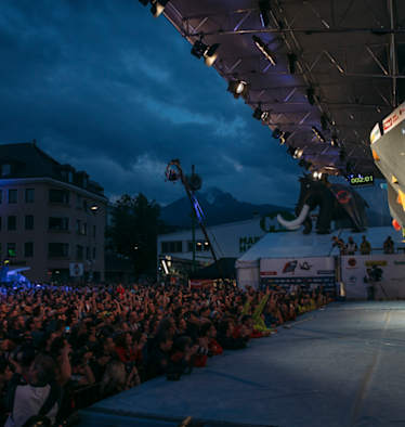 Anna Stöhr knackt den Boulder und schafft im Finale Silber