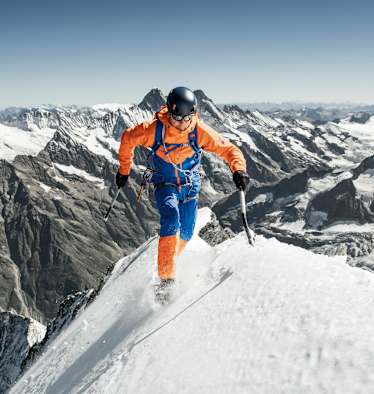 Athlet Dani Arnold in der neuen Eiger Extreme-Kollektion von Mammut am Eiger