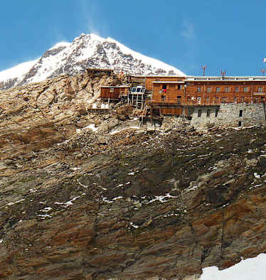 Die Gnifetti Hütte im Monte-Rosa-Massiv