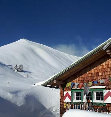 Der perfekte Ausgangspunkt für eine Wochenede voller Pulverschnee, die Südwiener Hütte