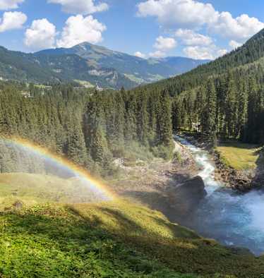 Ein oft beobachtetes Schauspiel im Nationalpark Niedere Tauern: Ein Regenbogen vor den Krimmler Wasserfällen