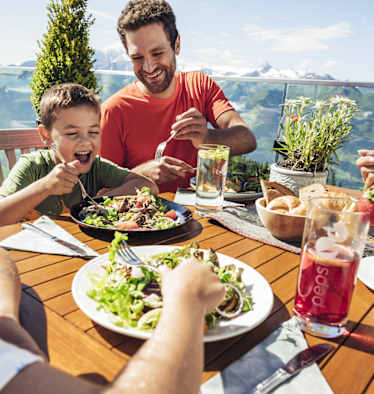 Auf der Schmittenhöhe laden zahlreiche Almen und Bergrestaurants zur Einkehr ein.