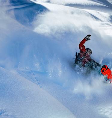 Snowboarder im Pulverschnee