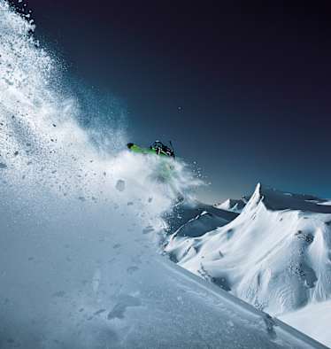 Snowboarder im Tiefschnee