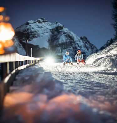 Nachtrodeln vom Feinsten: Start der Elfer Lift Rodelbahn nach Neustift hinab