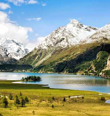 Der Silser See im Oberengadin in der Schweiz