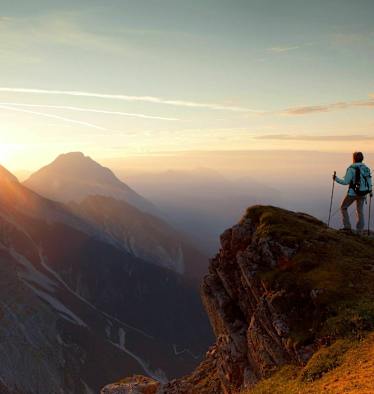 Wandern in Tirol: Sonnenaufgang über der Mieminger Kette