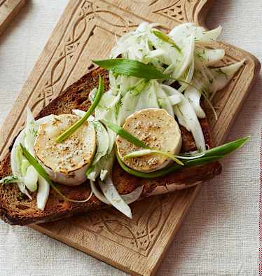 Rezept, Ziegenkäsebrot mit Fenchelsalat
