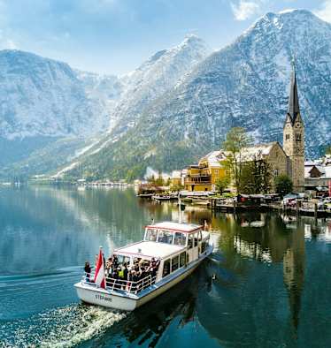 Mit dem Linienboot gelangt man ganz einfach nach Hallstatt.