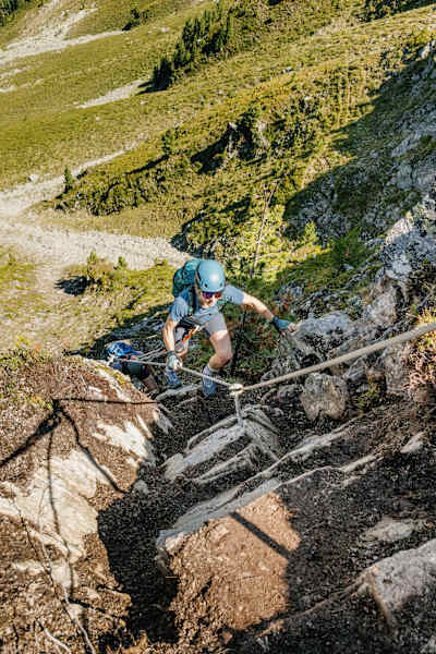 Sabine Watson auf dem Rosskopf-Klettersteig im Ötztal