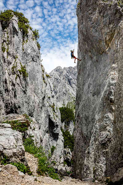 Einige alpine als auch Sportkletterrouten, sowie einen Klettergarten findet man unweit der Hofpürgl-Hütte.