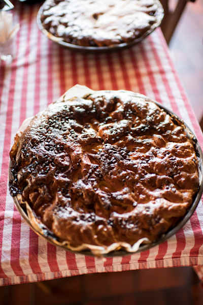 Traumhafte Kuchen am Chalet Schild