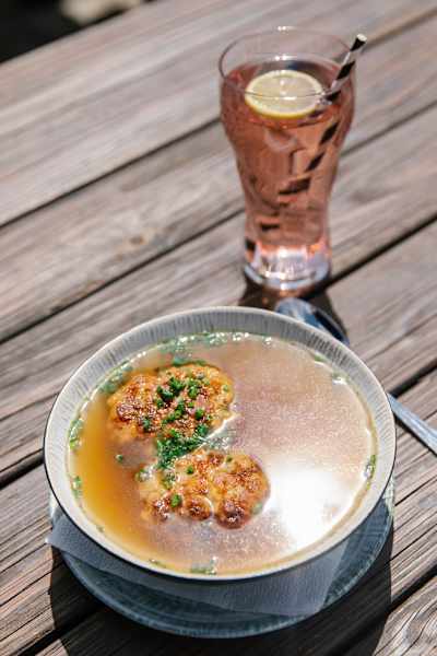 Kaspressknödl in der Suppe auf der Egger Alm