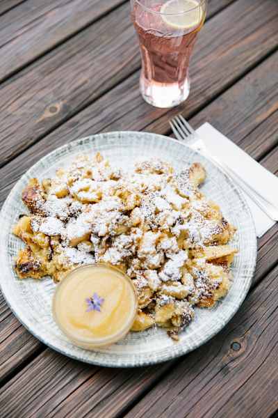 Kaiserschmarrn mit Apfelmus auf der Egger Alm