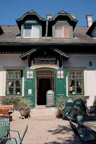 Wunderschön und einfach über die Perchtoldsdorfer Heide zu erreichen – die Franhz-Ferdinand-Hütte