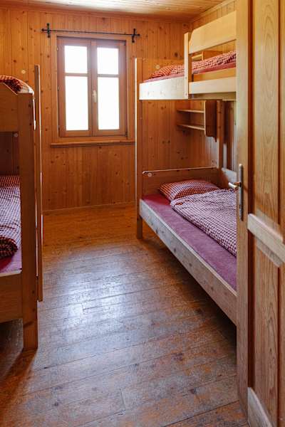 Eines der Zimmer auf der Freiburger Hütte.