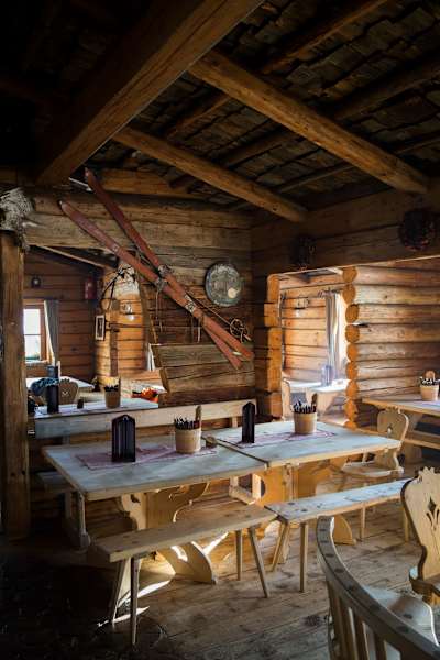 Die urige Stube der Grieralm im Zillertal