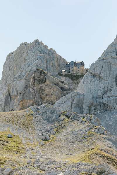 Die spektakulär in hochalpinem Gebiet gelegene Meilerhütte