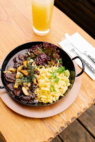 Wildragout mit Spätzle auf der Rohrkopfhütte
