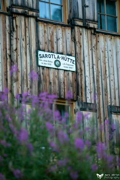 Lavendel vor der Sarotlahütte