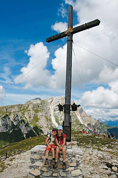 Gipfelglück am Strudelkopf. Im Hintergrund der Dürrenstein.