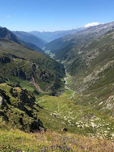 Blick von der Hütte in das Ahrntal