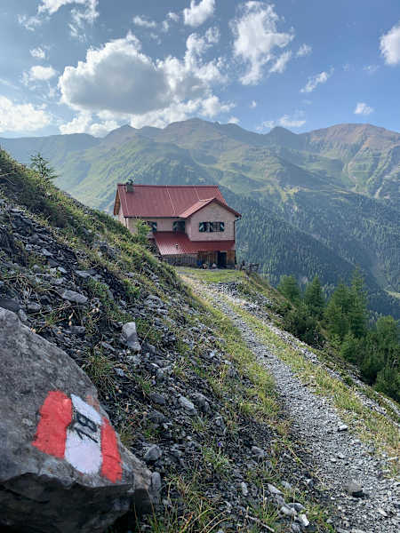 Wanderweg zur Berglhütte