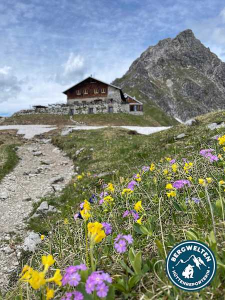 Die Fiderepasshütte steht in den Allgaeuer Alpen.
