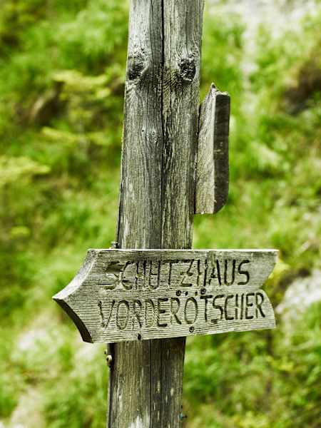 Schild zum Schutzhaus Vorderötscher