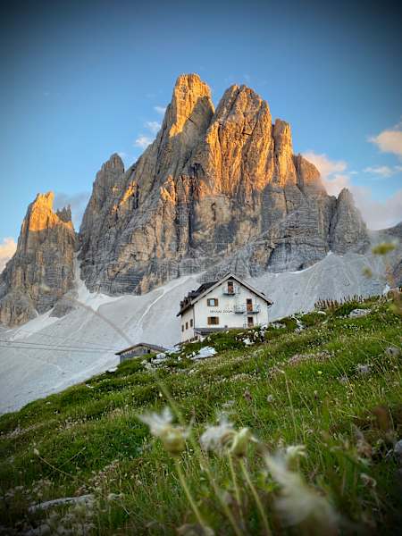 Die Zsigmondyhütte und der Zwöflerkogel