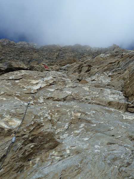 Steile, plattige Passage am Fuße der Parseierspitze.
