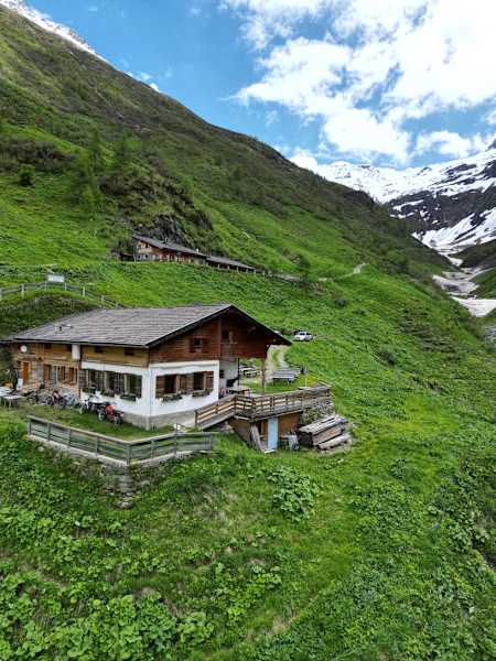 Die Lasnitzenhütte am Fuße der Lasörlinggruppe