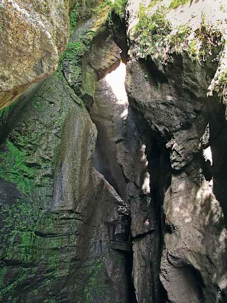 Grotta Cascata Varone