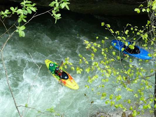 Kajakfahrer in der Tiefenbachklamm.