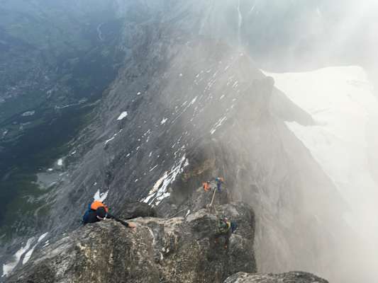 Für einen kurzen Moment öffnet sich die Nebelwand
