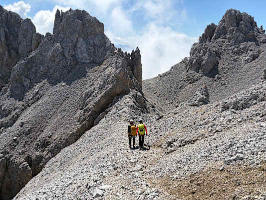 Kurz vor dem Einstieg wird das Gelände zunehmend felsig und hochalpin.